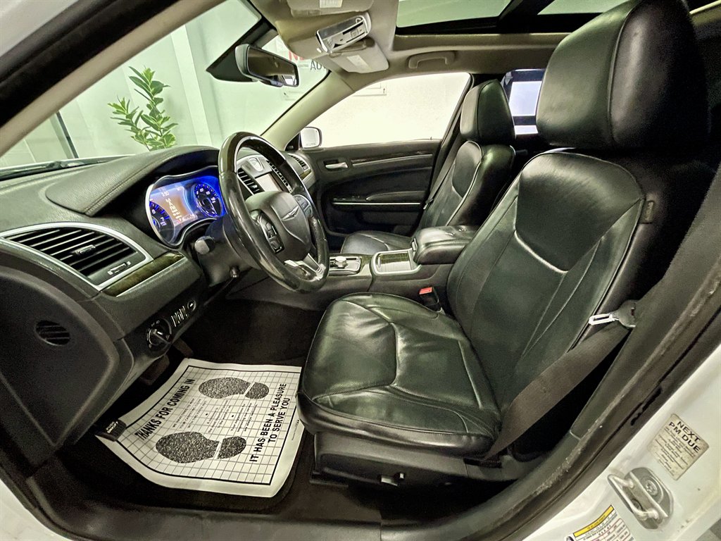 2016 Chrysler 300 C photo