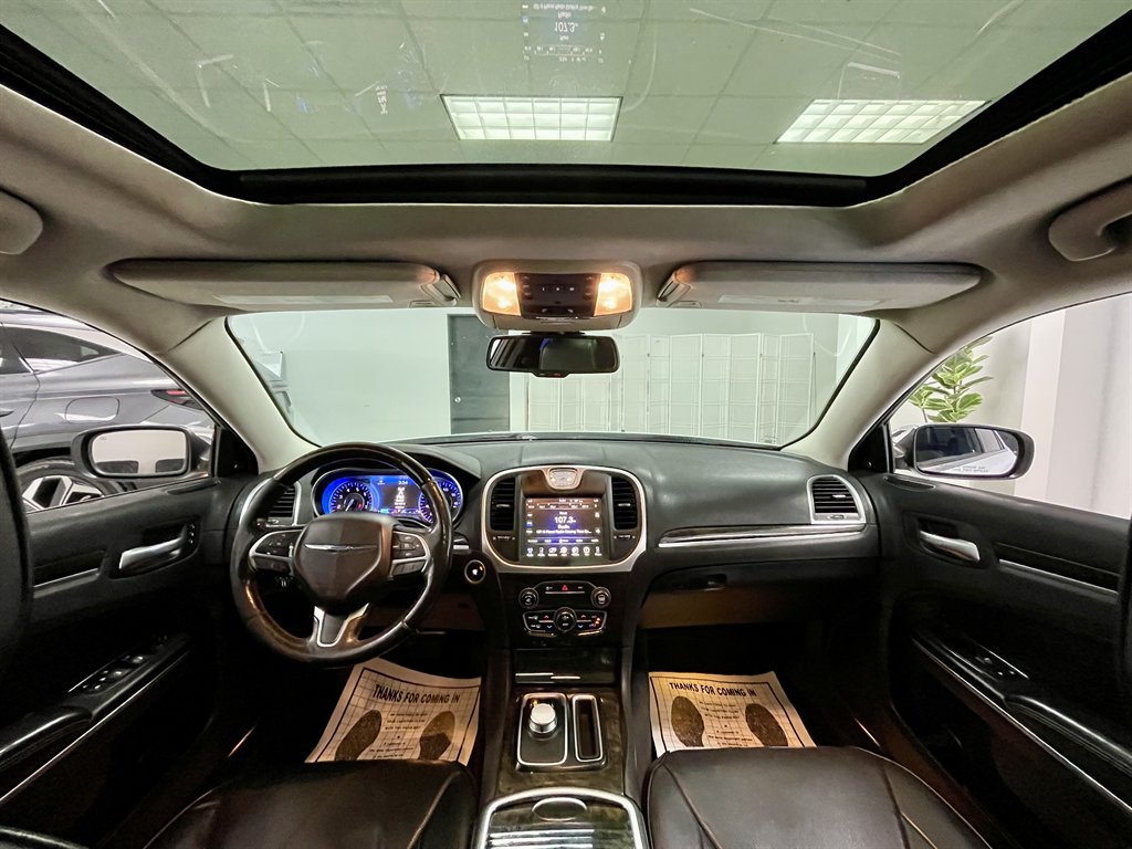 2016 Chrysler 300 C photo