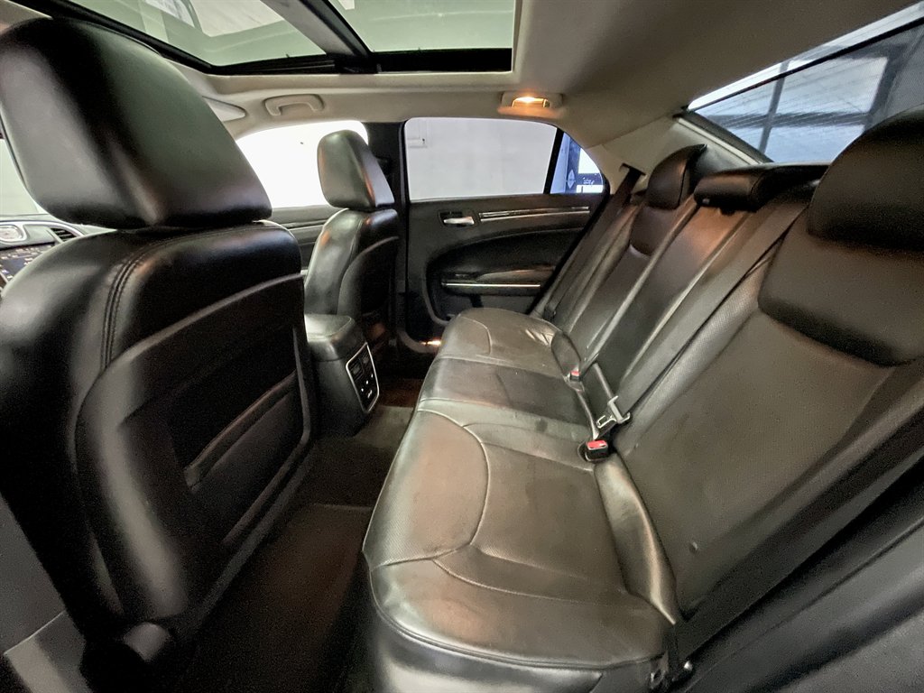 2016 Chrysler 300 C photo
