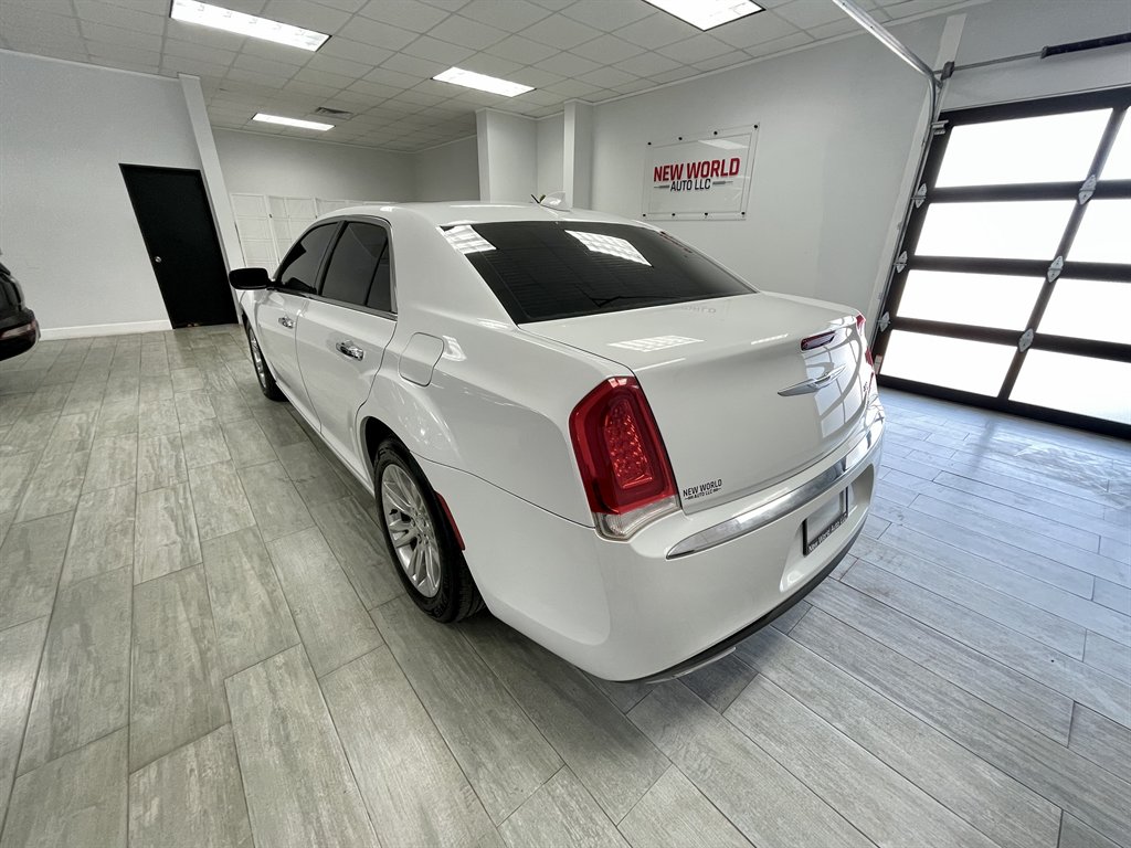 2016 Chrysler 300 C photo