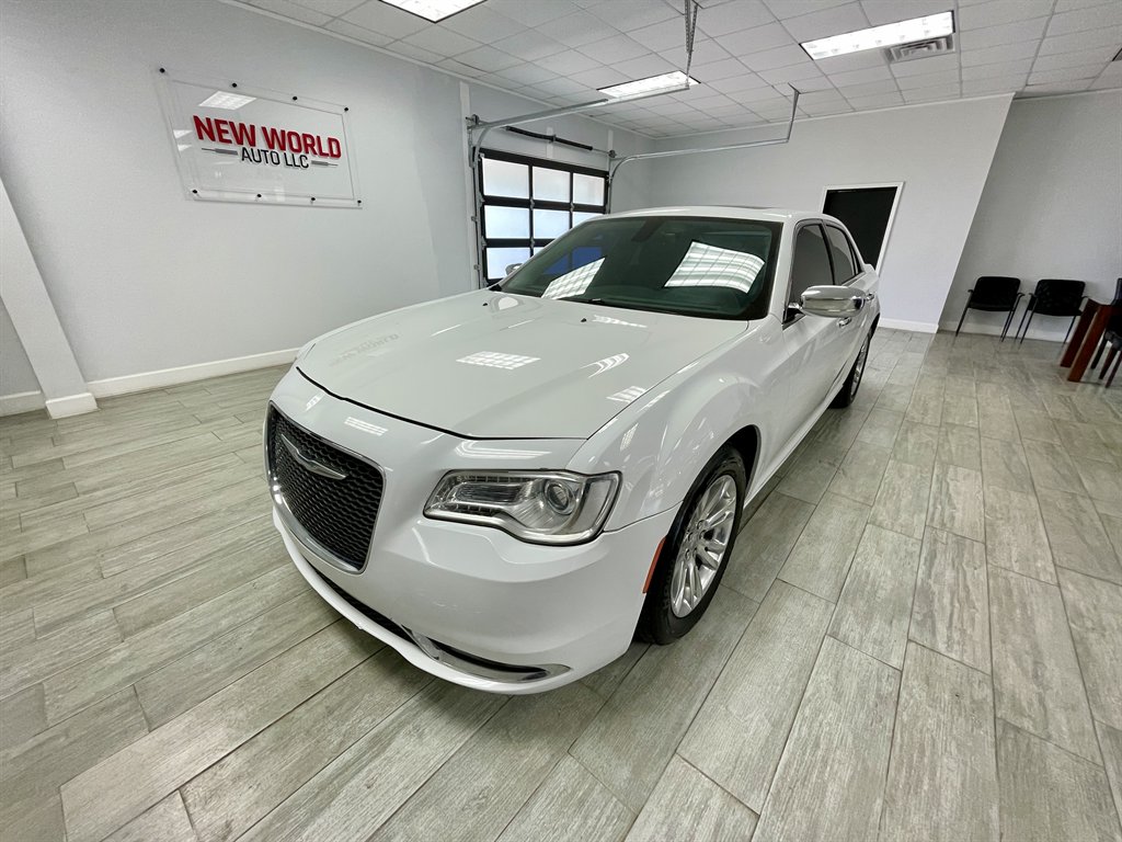 2016 Chrysler 300 C photo