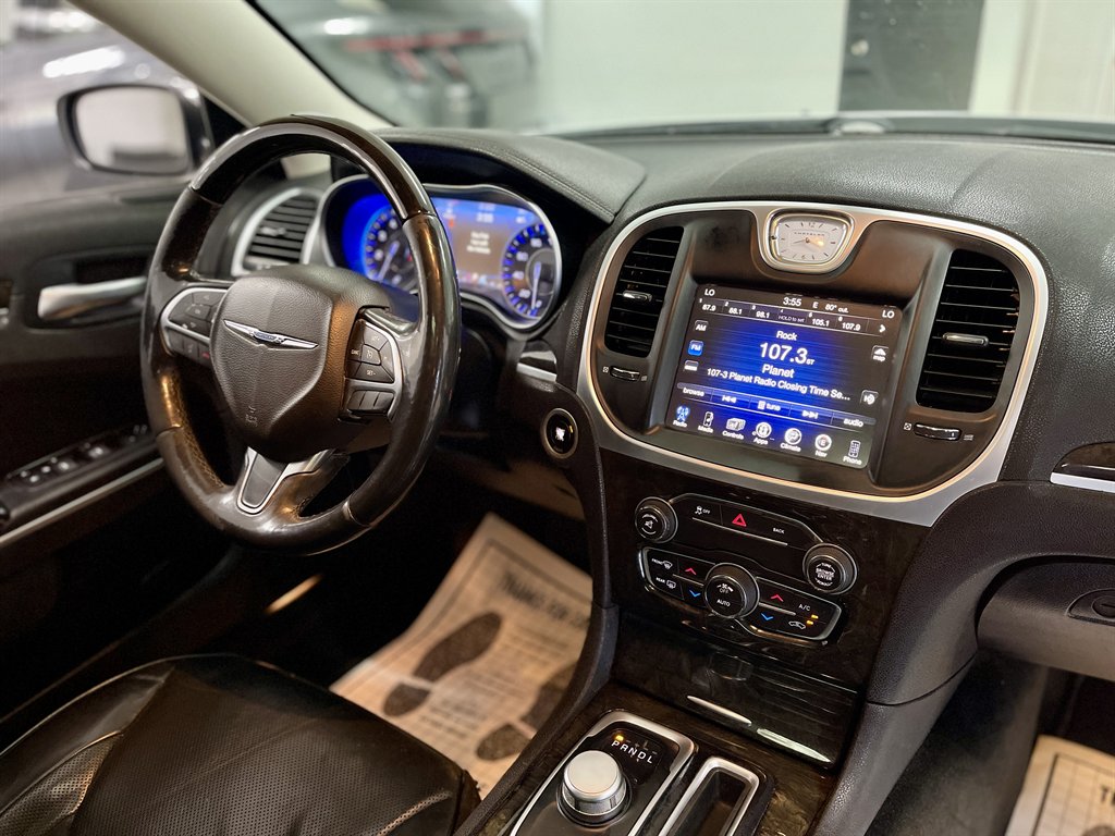 2016 Chrysler 300 C photo