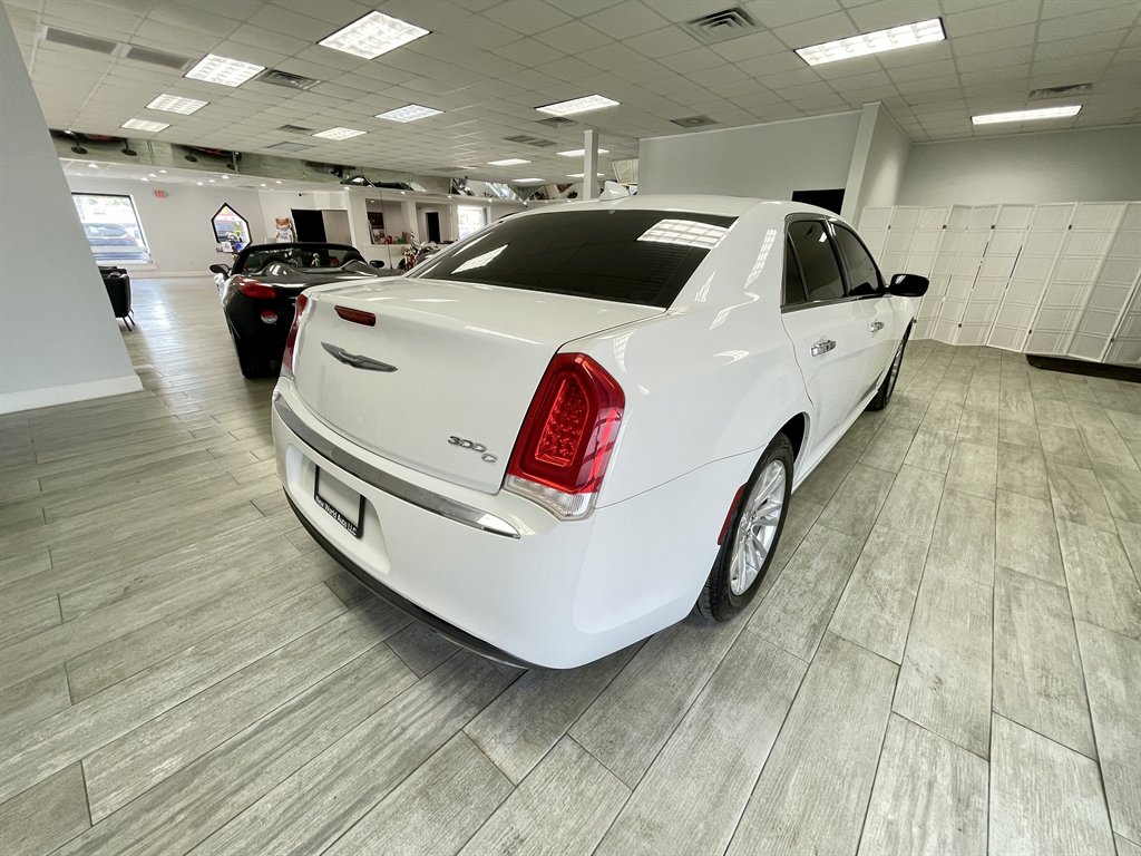 2016 Chrysler 300 C photo