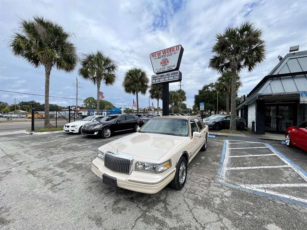 1997 Lincoln Town Car Signature