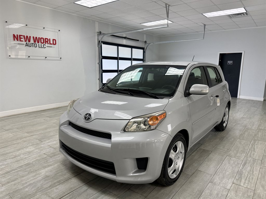 Aluminum 2013 Scion xD Base Hatchback Front-Wheel Drive Automatic