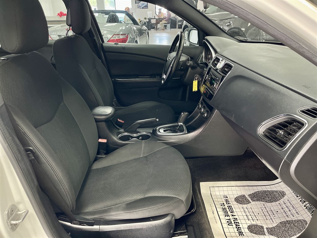 2012 Chrysler 200 - $5,998