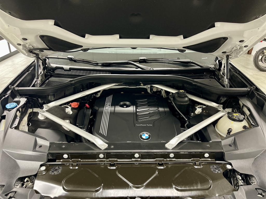 2020 BMW X7 - $29,998