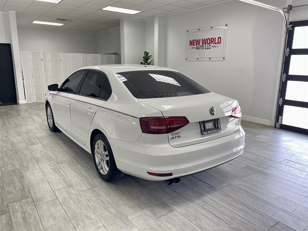2018 Volkswagen Jetta - $9,998