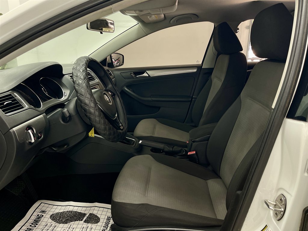 2018 Volkswagen Jetta - $9,998