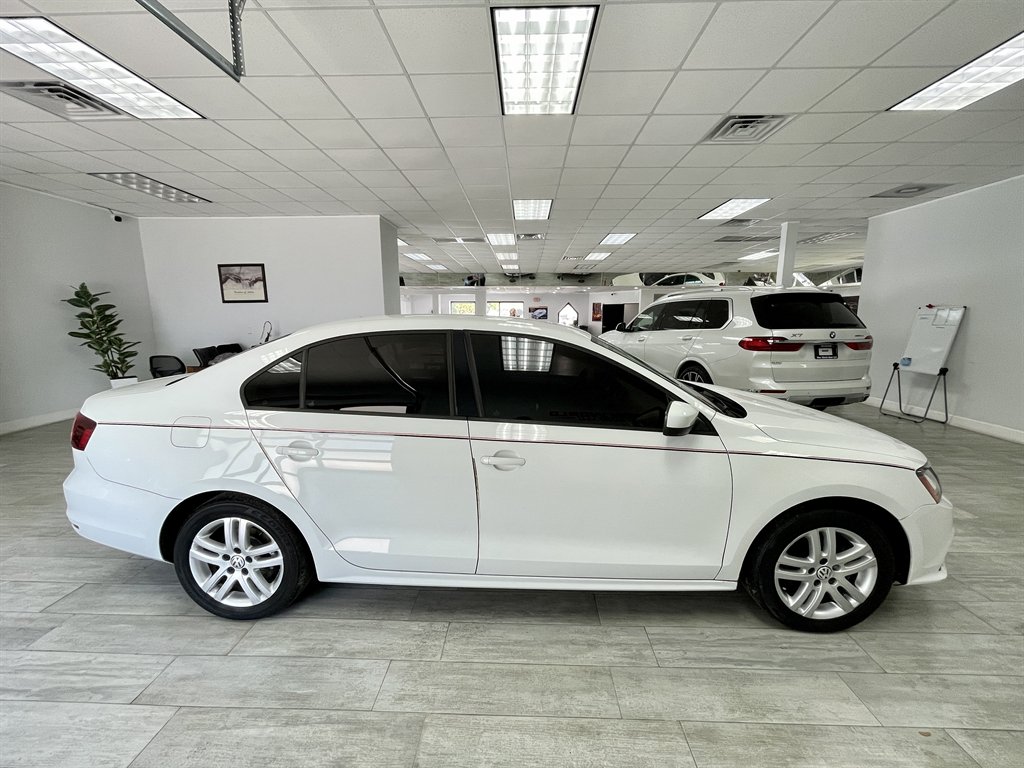 2018 Volkswagen Jetta - $9,998
