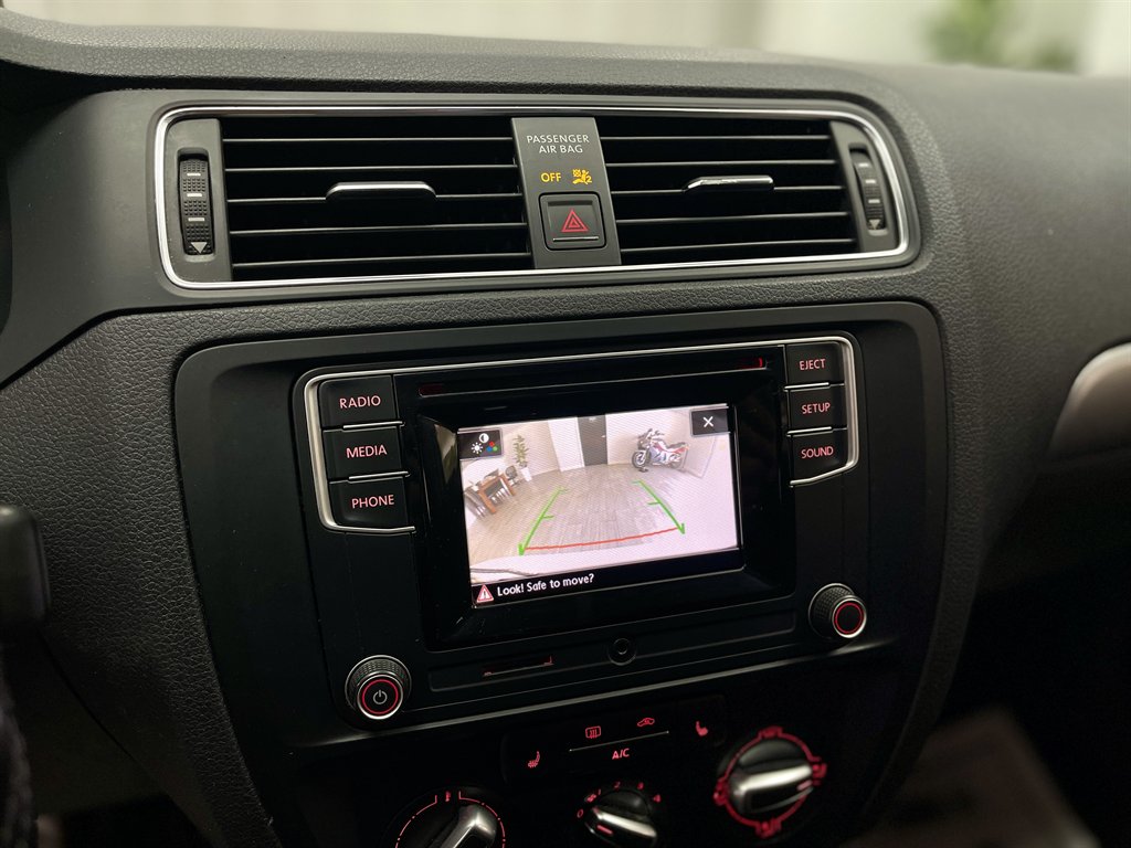 2018 Volkswagen Jetta - $9,998