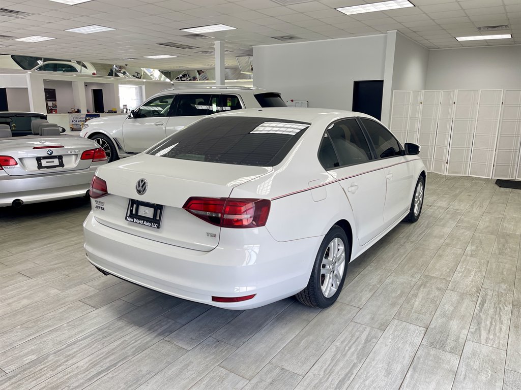 2018 Volkswagen Jetta - $9,998