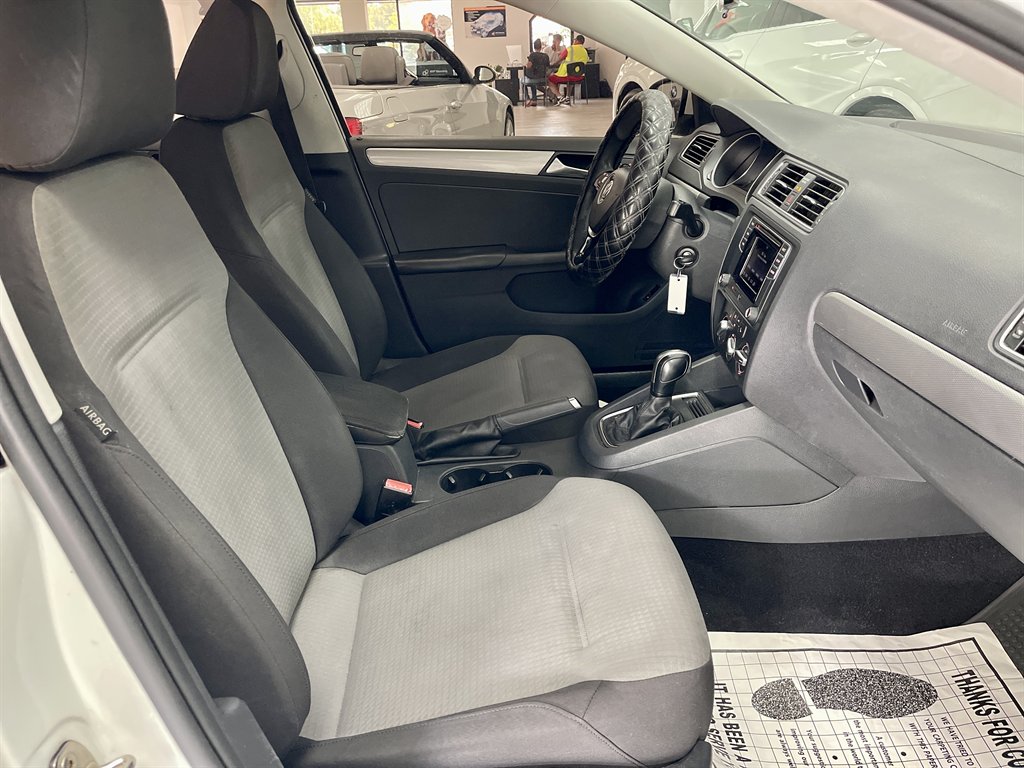 2018 Volkswagen Jetta - $9,998