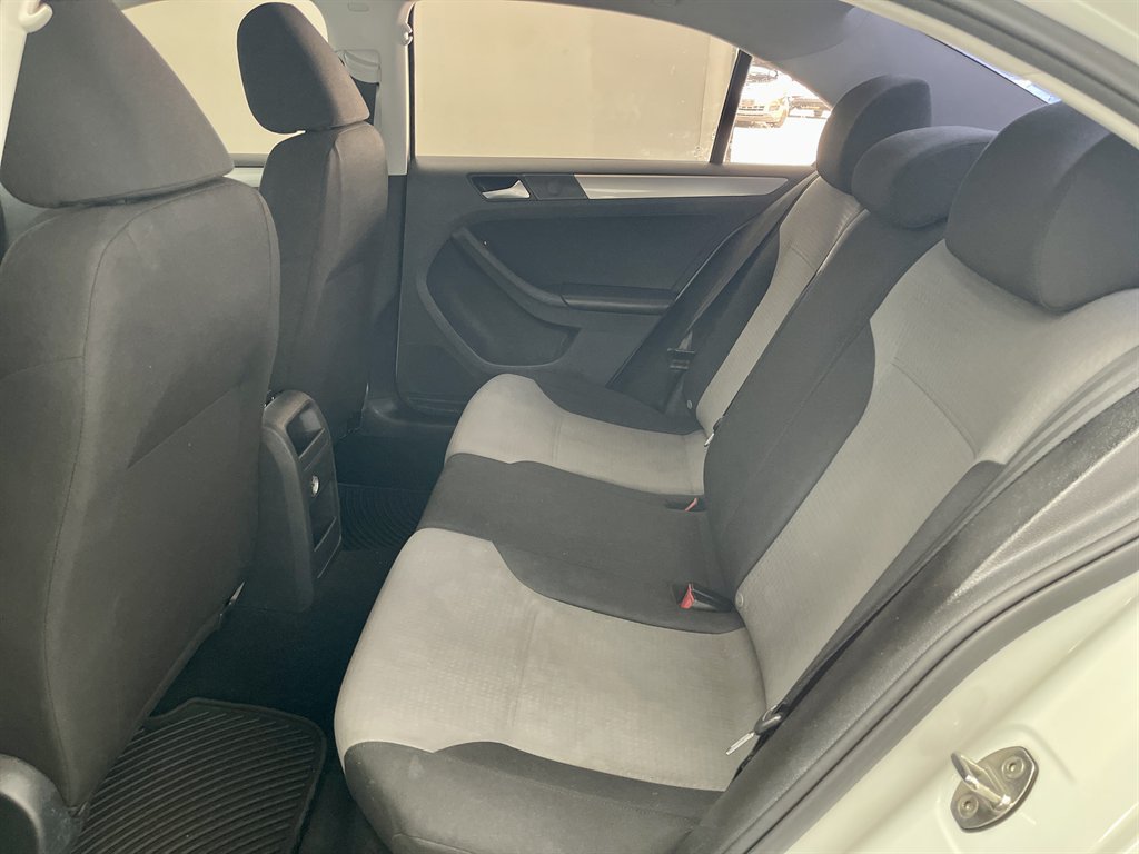 2018 Volkswagen Jetta - $9,998