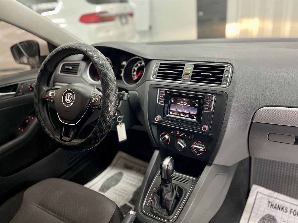2018 Volkswagen Jetta - $9,998