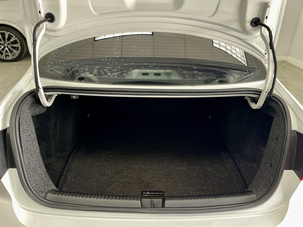 2018 Volkswagen Jetta - $9,998