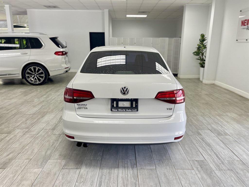 2018 Volkswagen Jetta - $9,998