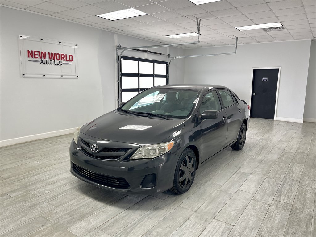 Gray 2012 Toyota Corolla Sedan Front-Wheel Drive Automatic