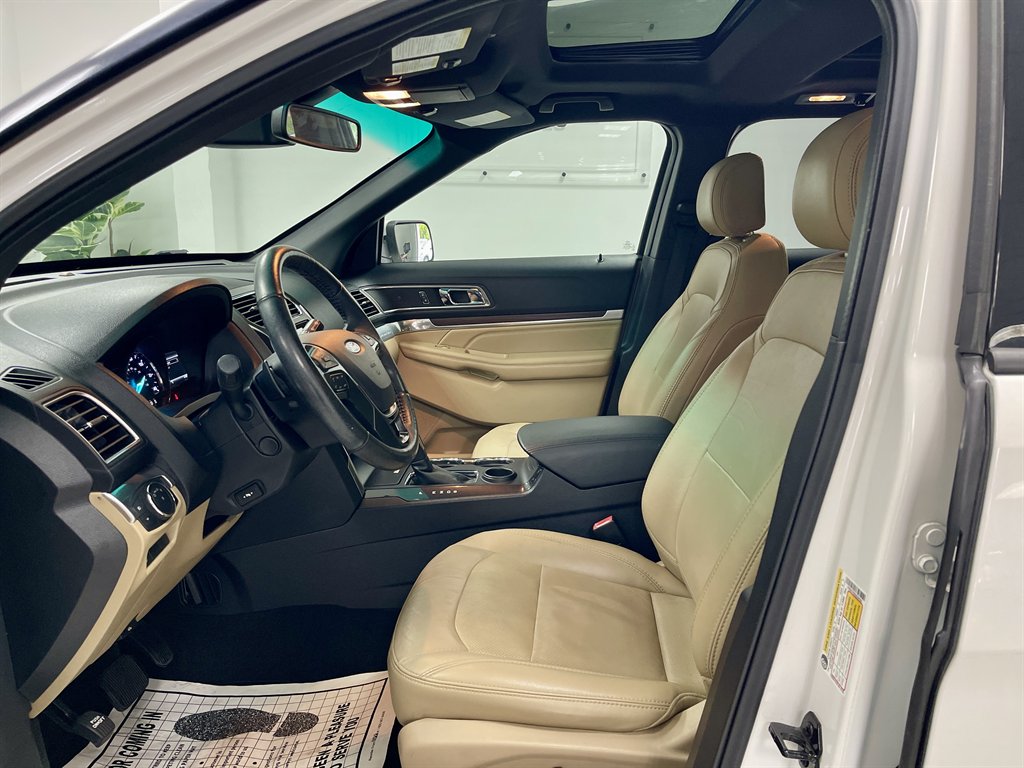 2016 Ford Explorer - $11,998