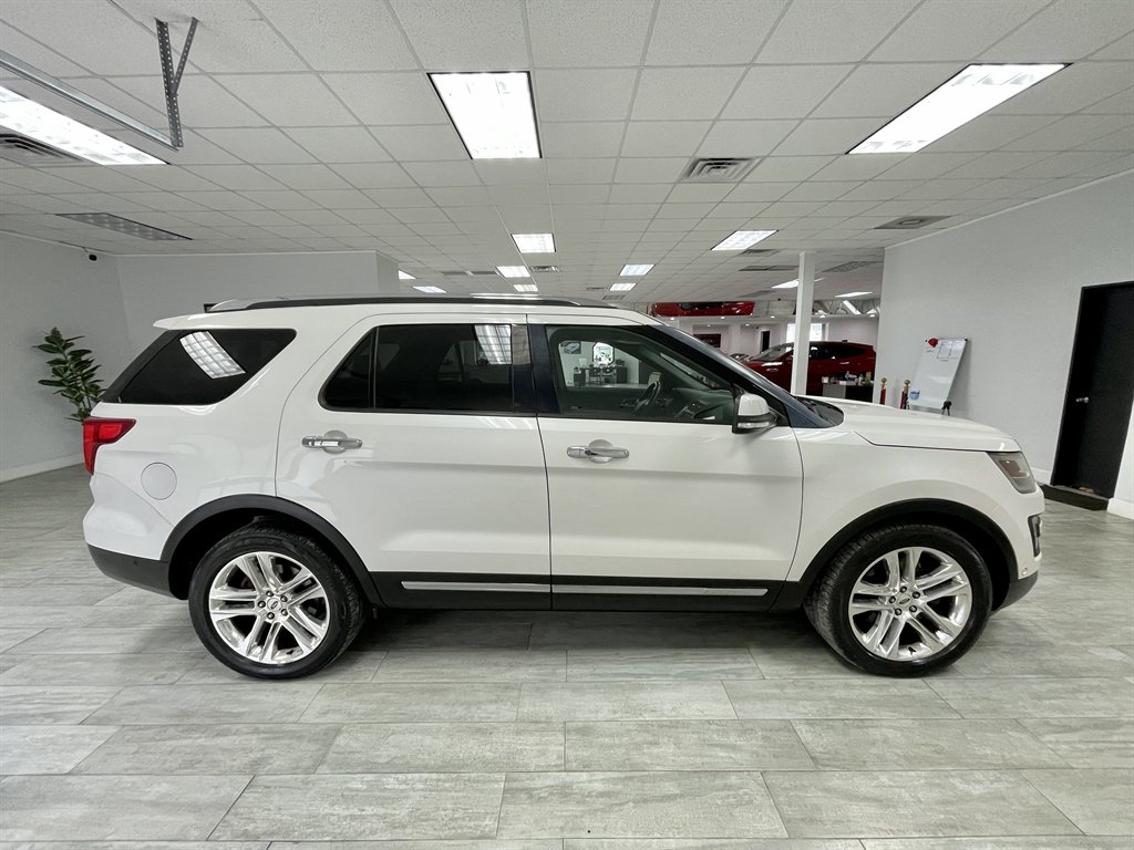2016 Ford Explorer - $11,998