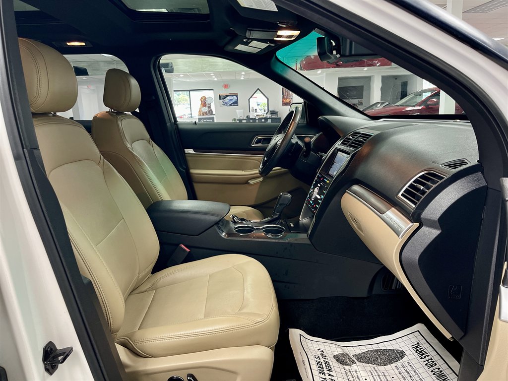 2016 Ford Explorer - $11,998