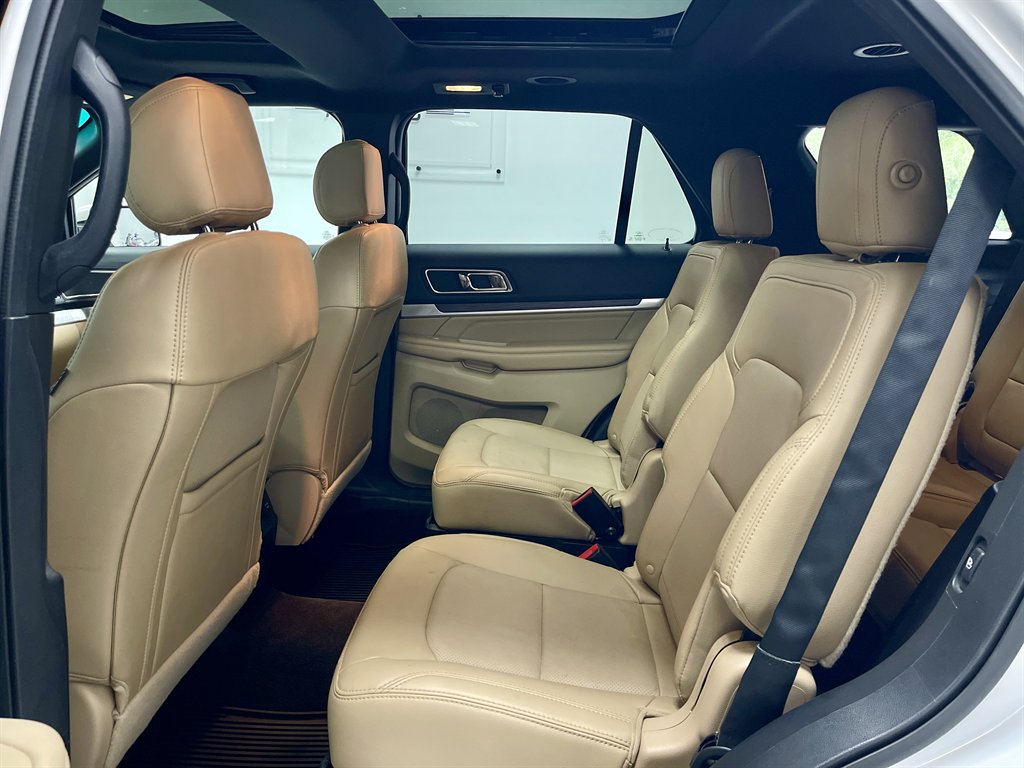 2016 Ford Explorer - $11,998