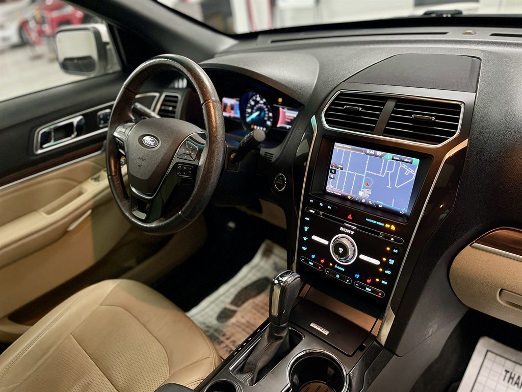 2016 Ford Explorer - $11,998