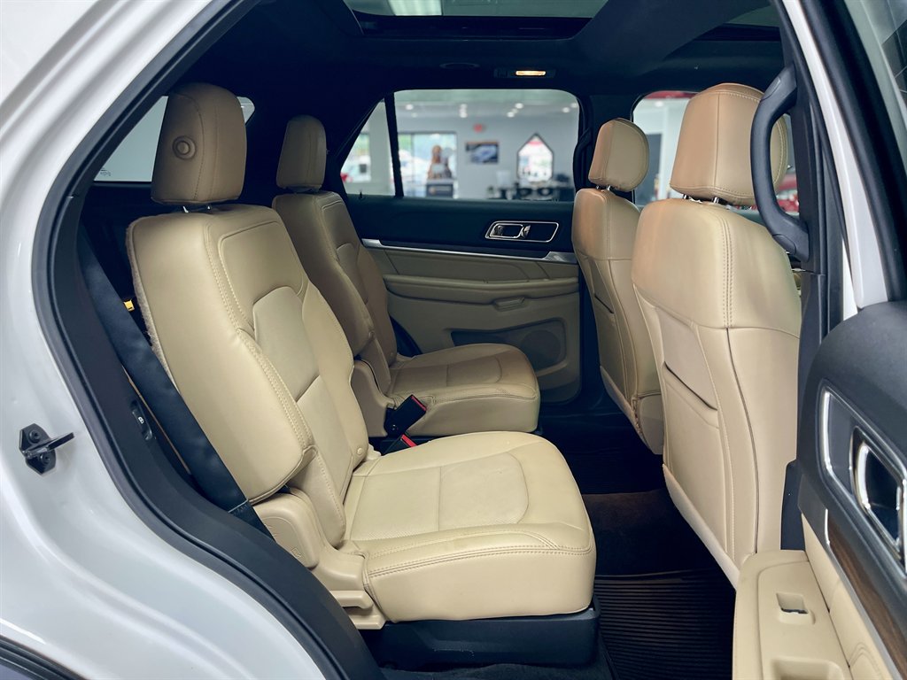 2016 Ford Explorer - $11,998