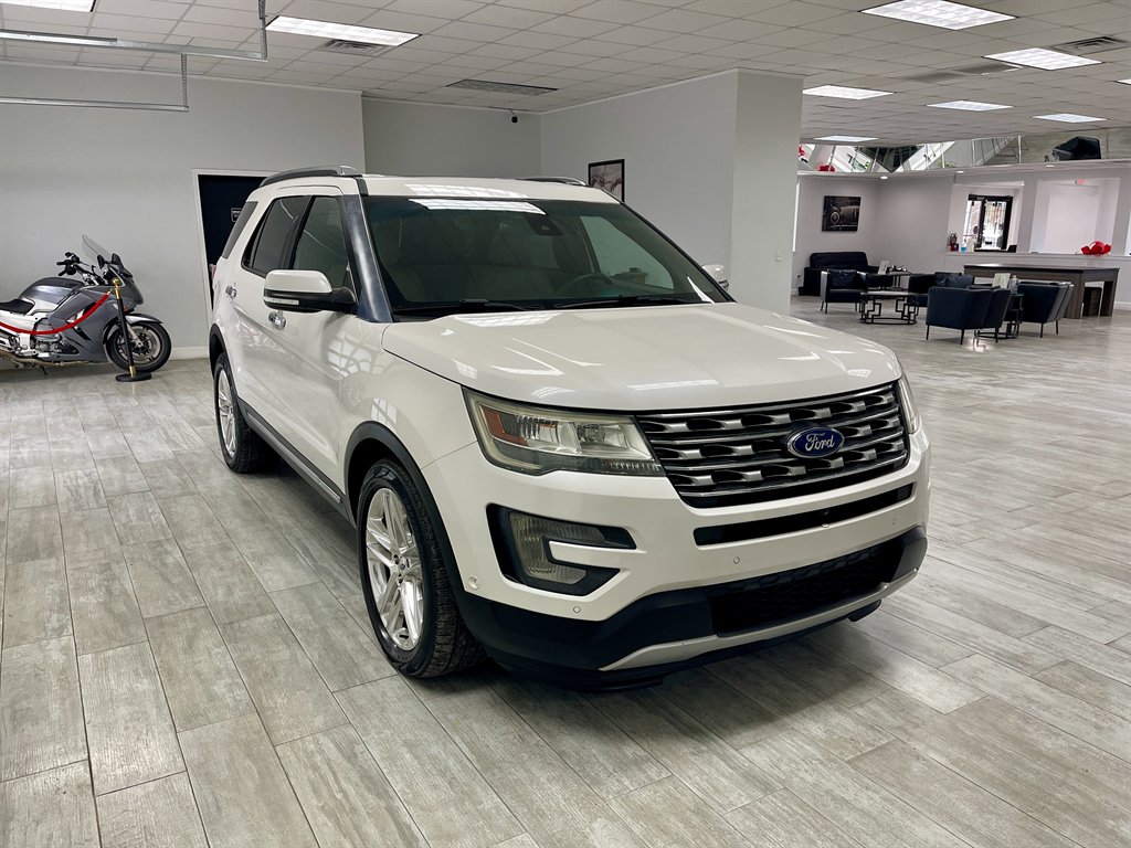 2016 Ford Explorer - $11,998