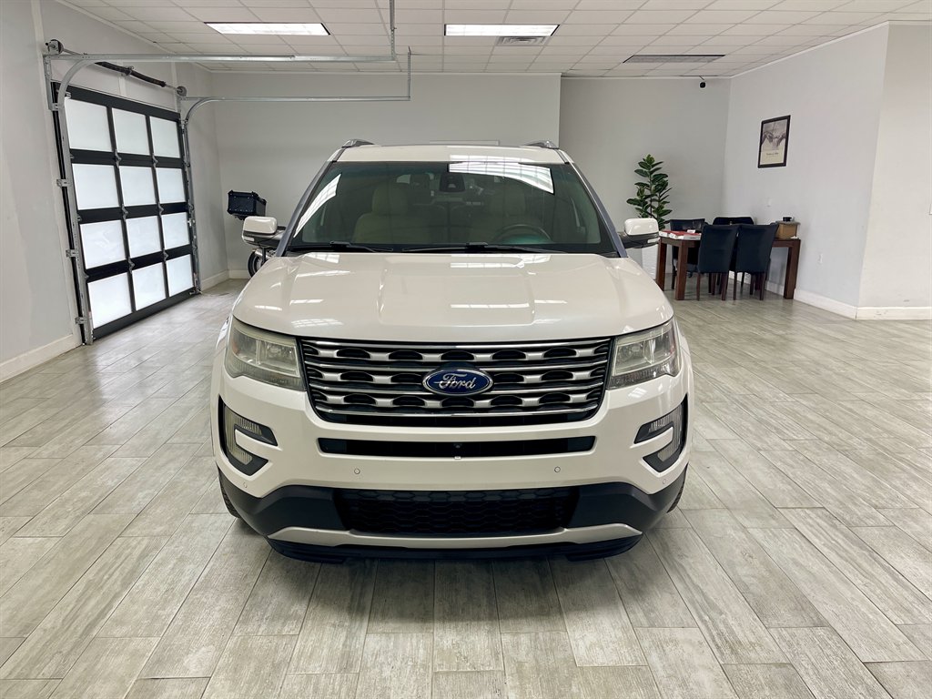 2016 Ford Explorer - $11,998