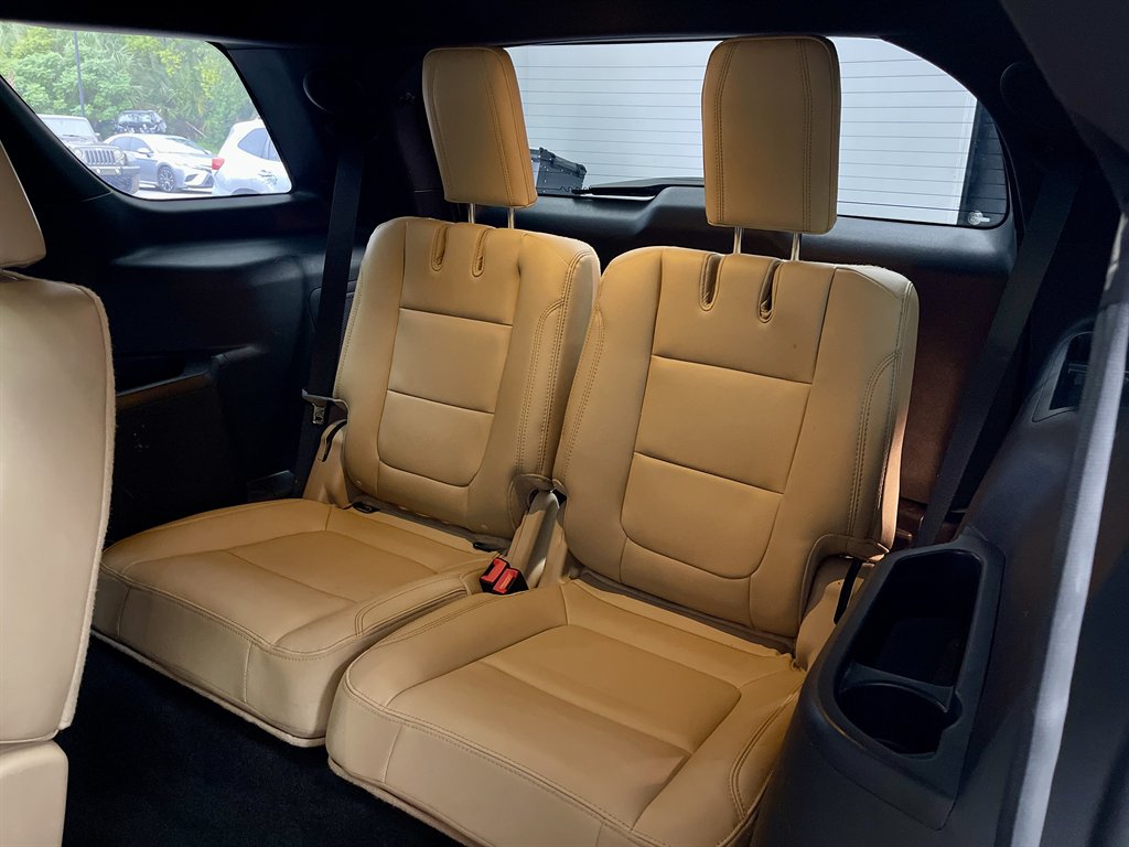 2016 Ford Explorer - $11,998