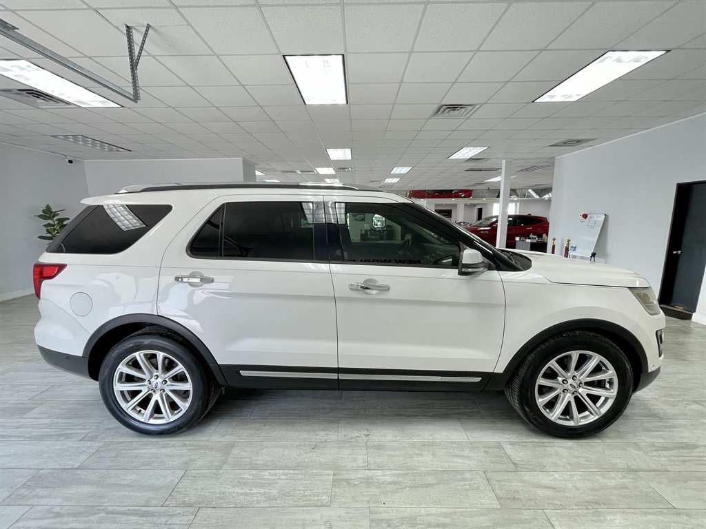 2016 Ford Explorer - $9,998