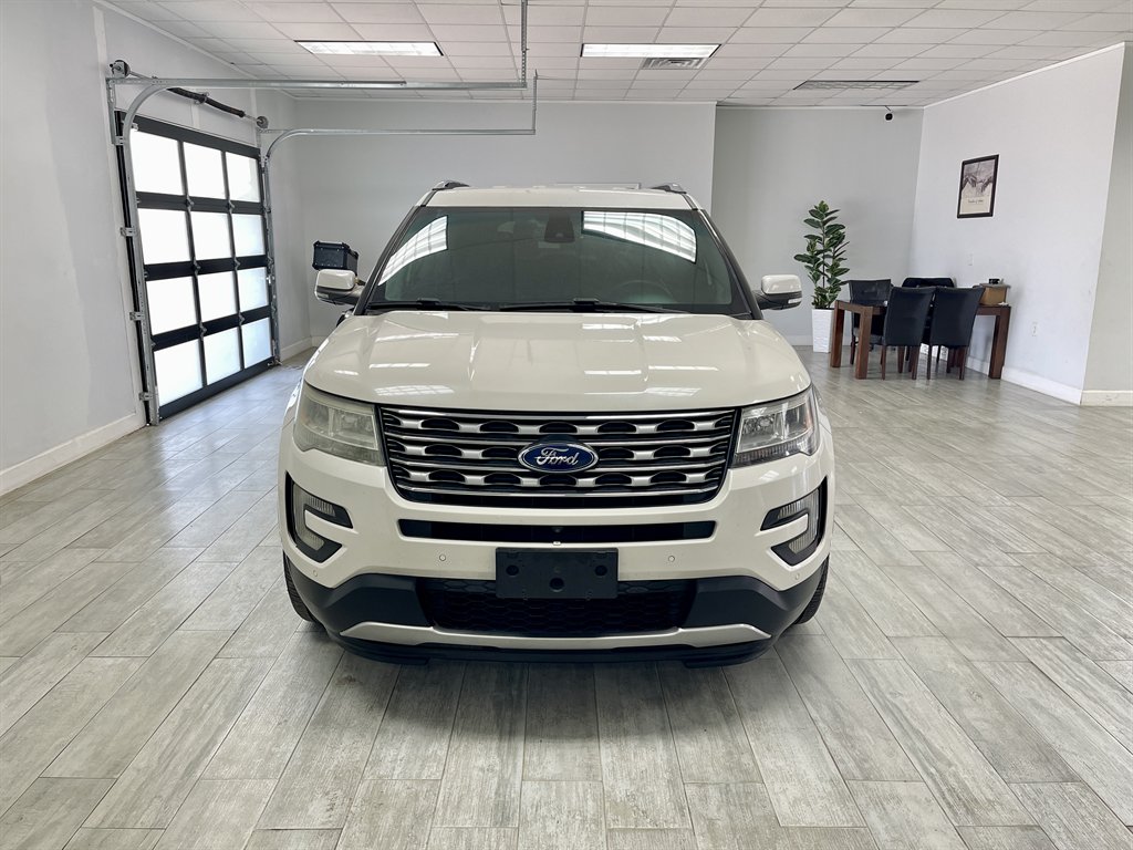 2016 Ford Explorer - $9,998