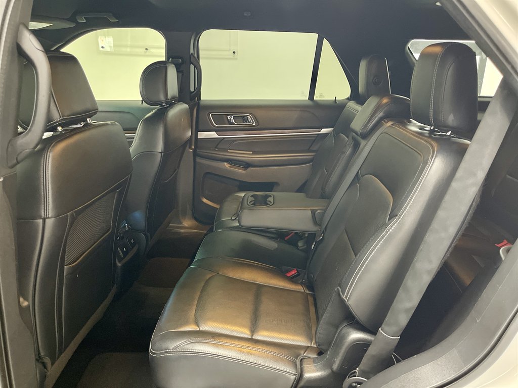 2016 Ford Explorer - $9,998