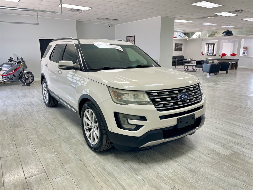 2016 Ford Explorer - $9,998