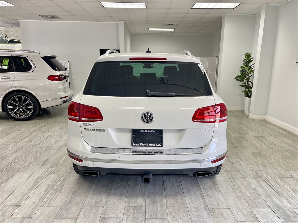 2017 Volkswagen Touareg - $8,998