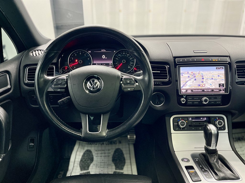2017 Volkswagen Touareg - $8,998