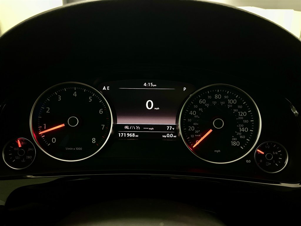2017 Volkswagen Touareg - $8,998