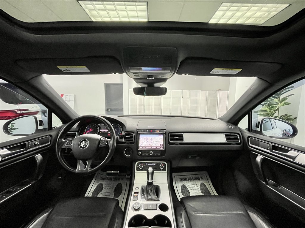 2017 Volkswagen Touareg - $8,998
