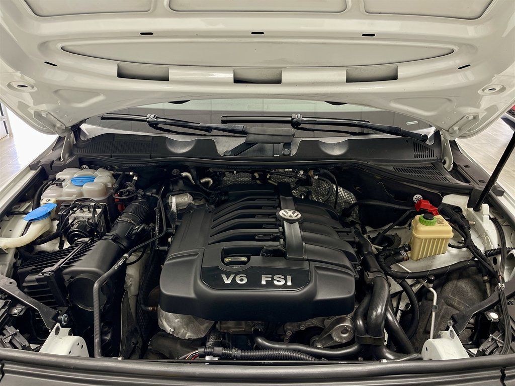 2017 Volkswagen Touareg - $8,998