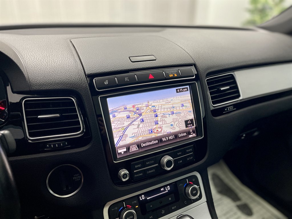 2017 Volkswagen Touareg - $8,998