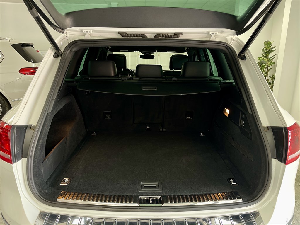 2017 Volkswagen Touareg - $8,998