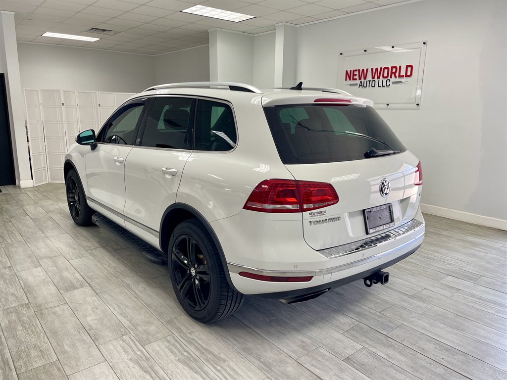 2017 Volkswagen Touareg - $8,998