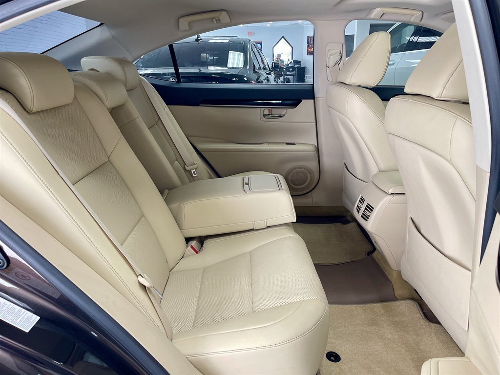 2015 Lexus ES - $15,998