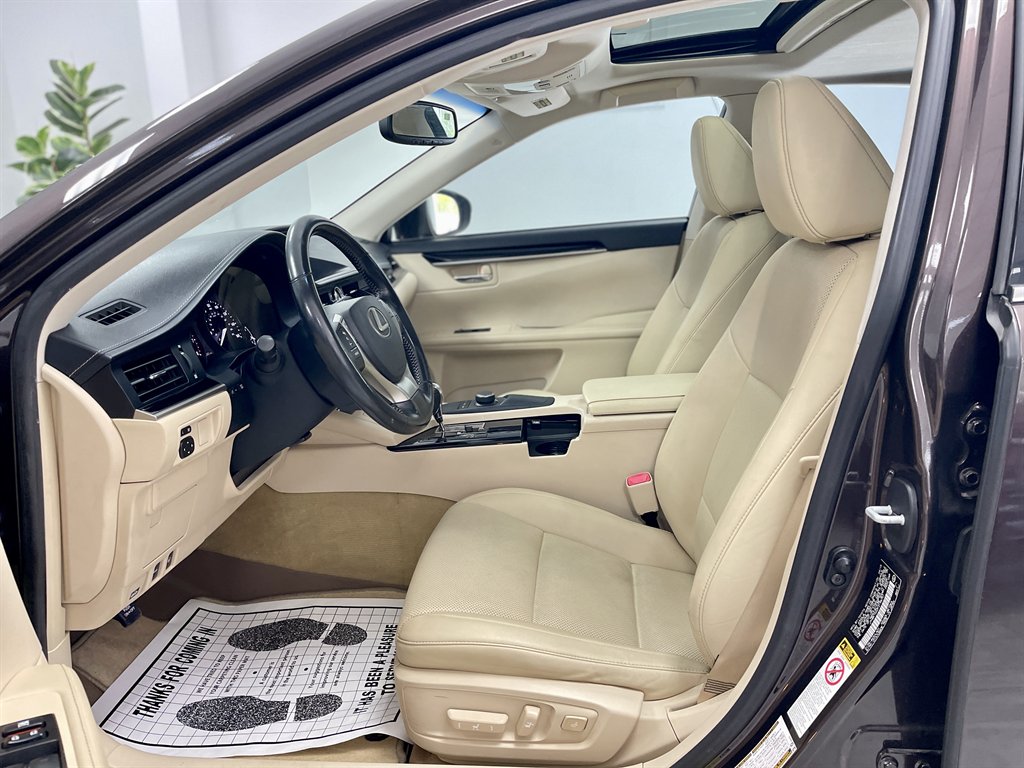 2015 Lexus ES - $15,998