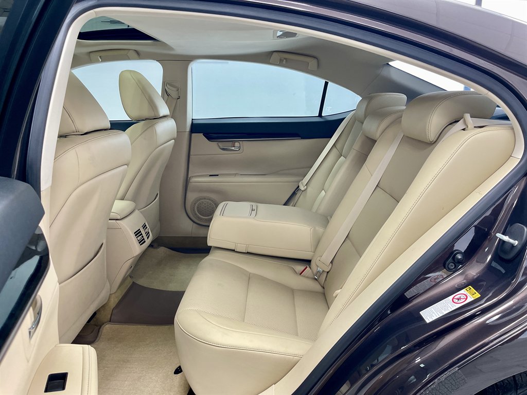 2015 Lexus ES - $15,998