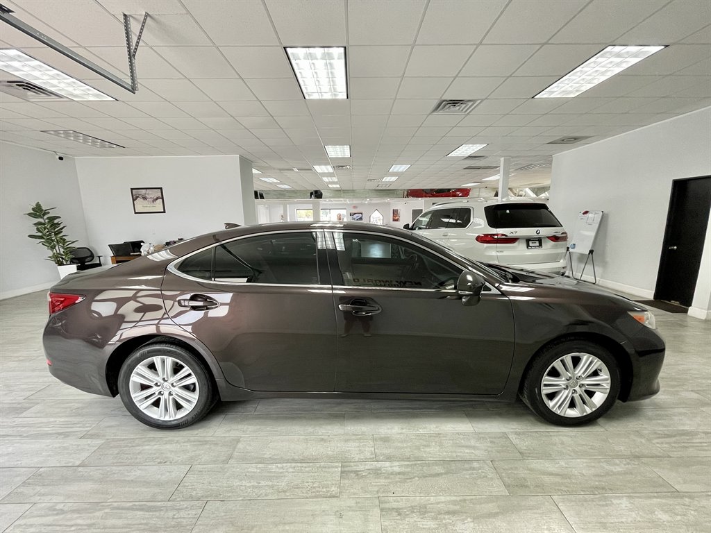 2015 Lexus ES - $15,998
