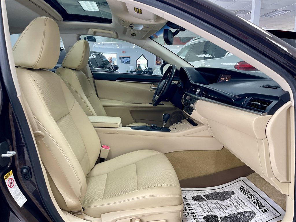 2015 Lexus ES - $15,998