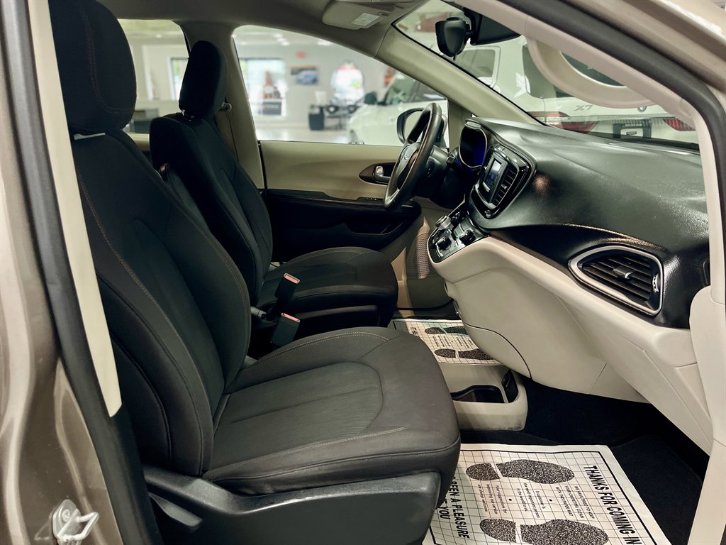 2017 Chrysler Pacifica - $9,998