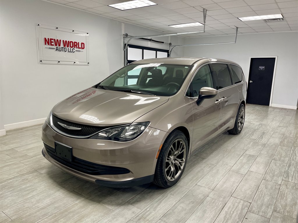 2017 Chrysler Pacifica - $9,998